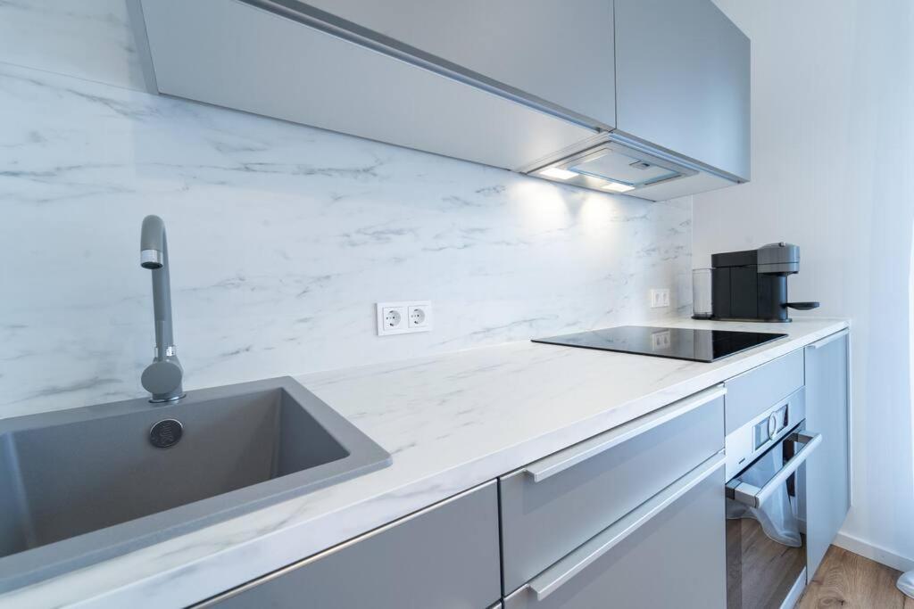 Apartment Mit Balkon Und Privatparkplatz Augsburg Exterior foto