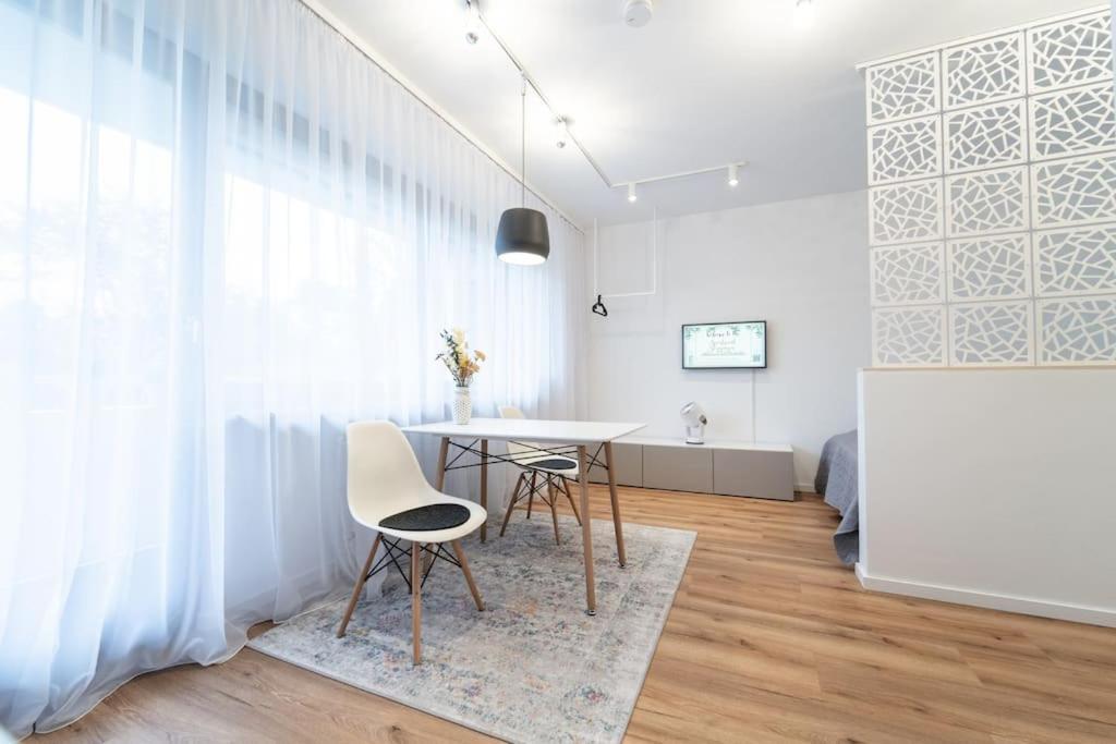 Apartment Mit Balkon Und Privatparkplatz Augsburg Exterior foto