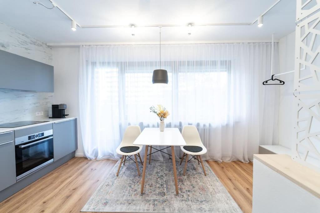 Apartment Mit Balkon Und Privatparkplatz Augsburg Exterior foto
